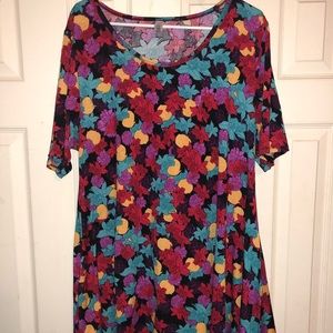 NWOT Lularoe Perfect Tee - size 2xl
